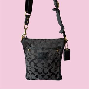 Coach Signature Swingpack Crossbody bag